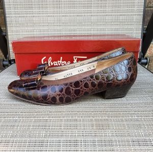 Ferragamo Vara Brown Croc Embossed Leather Ballet Bow Pumps Box sz 6.5 B